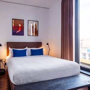 Medium Room